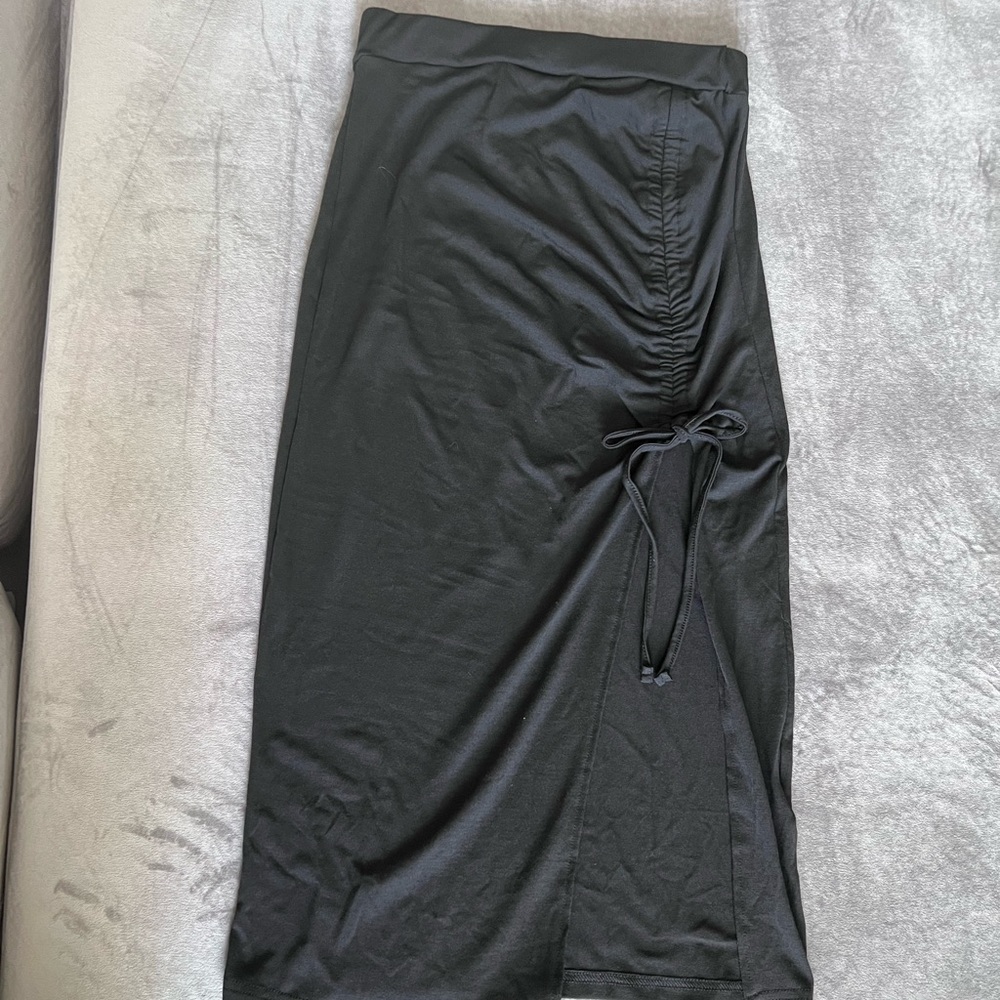 Side split thigh skirt